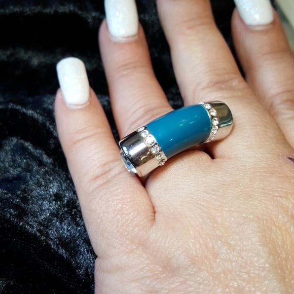 Lia Sophia Jewelry - Lia sophia Crystal Red Carpet ring LN.